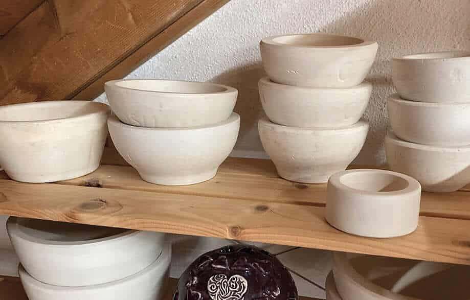 Unglasierte Tonarbeiten im HerzART Atelier Weisslingen